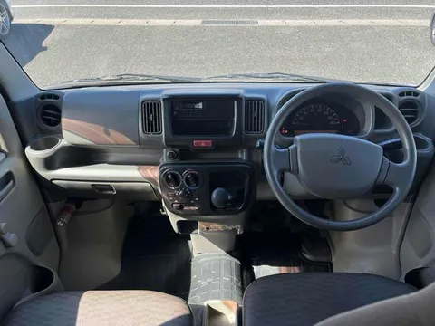 Mitsubishi Minicab Van