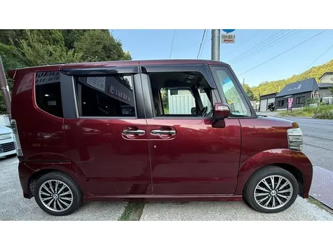 Honda N-BOX Custom