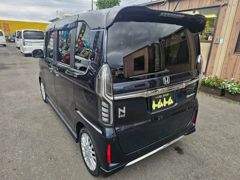 Honda N-BOX Custom