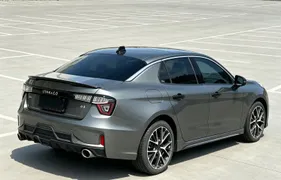 Lynk & Co 03