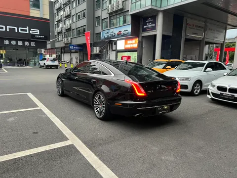 Jaguar XJ