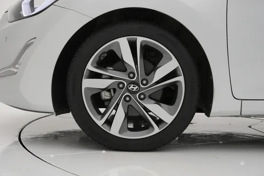 Hyundai Elantra (Avante)