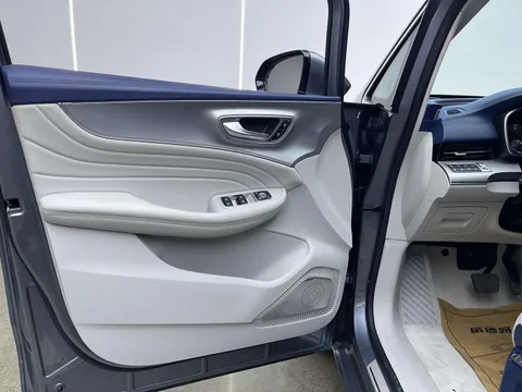 Roewe iMAX8