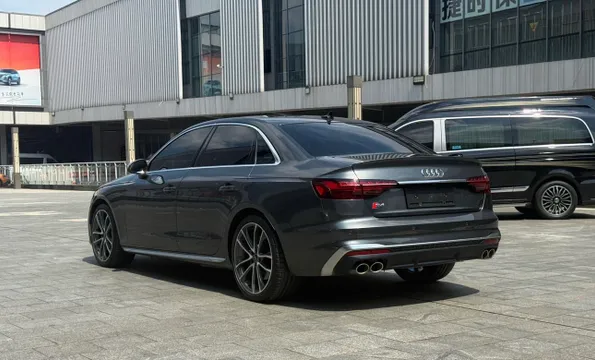 Audi S4