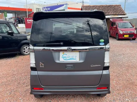 Honda N-BOX Custom
