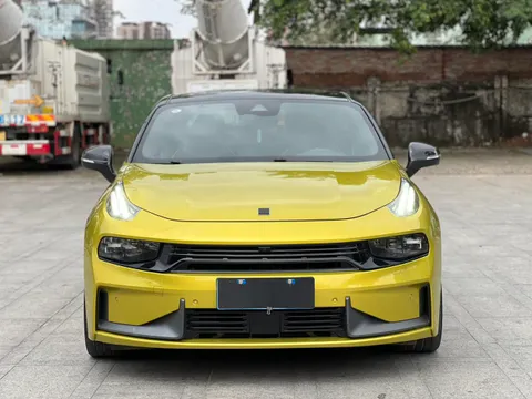 Lynk & Co 03