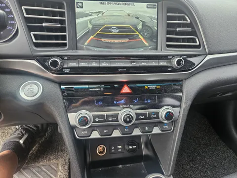 Hyundai Elantra (Avante)