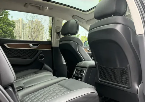 Hongqi HS7