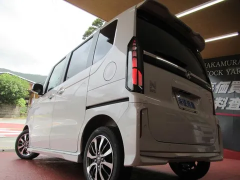 Honda N-BOX Custom