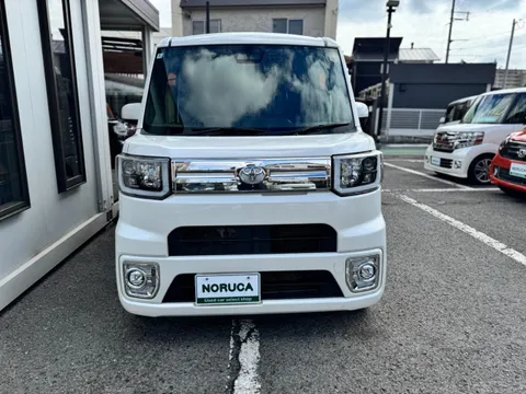 Toyota Pixis Mega