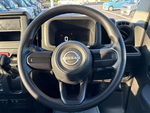 Nissan Clipper Van