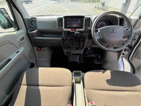 Mitsubishi Minicab Van