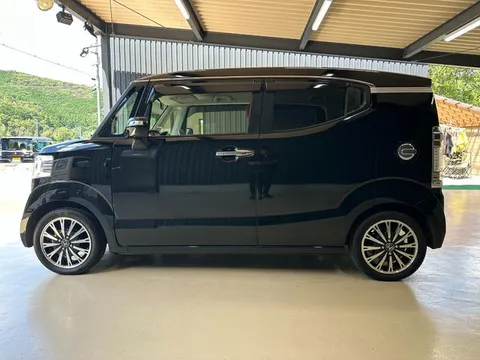 Honda N-BOX Slash