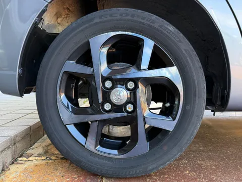 Toyota Pixis Mega