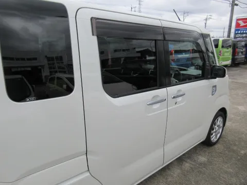 Toyota Pixis Mega