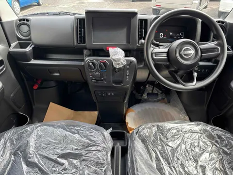Nissan Clipper Van
