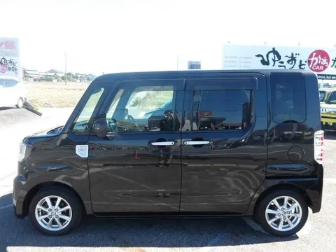 Toyota Pixis Mega