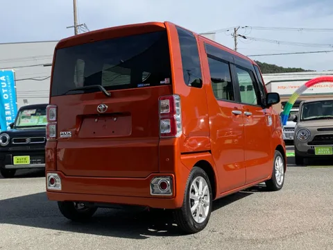 Toyota Pixis Mega