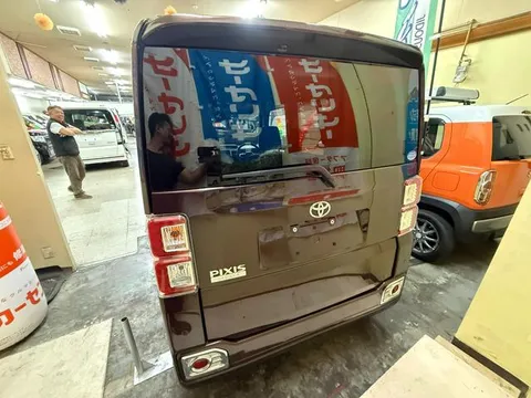 Toyota Pixis Mega