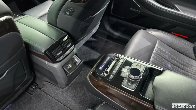 Genesis G90 (EQ900)
