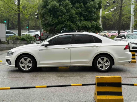 Volkswagen Lamando