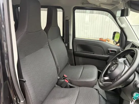 Nissan Clipper Van