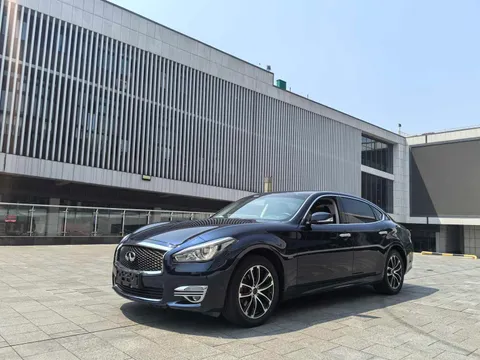 Infiniti Q70