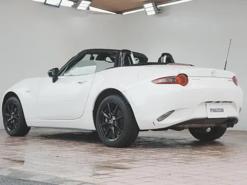 Mazda MX-5 (Roadster)