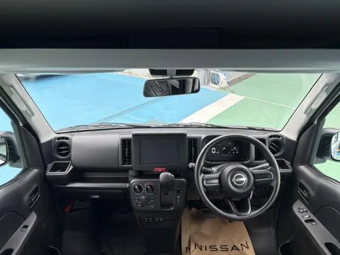 Nissan Clipper Van