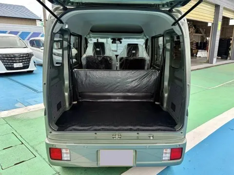 Nissan Clipper Van