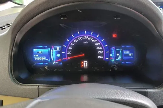 BYD M6