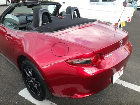 Mazda MX-5 (Roadster)