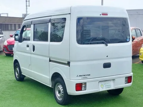 Mitsubishi Minicab Van