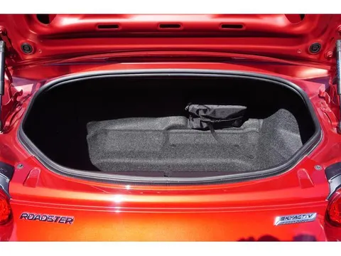Mazda MX-5 (Roadster)