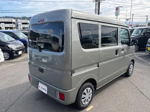 Nissan Clipper Van