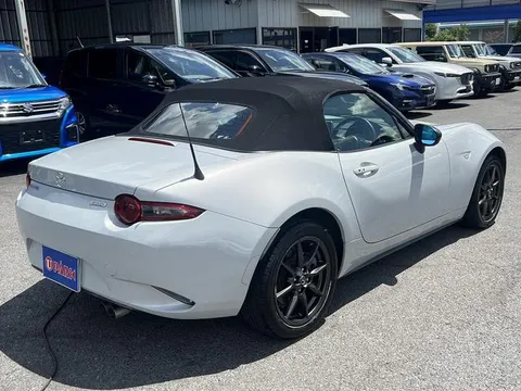 Mazda MX-5 (Roadster)
