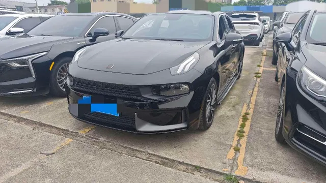 Lynk & Co 03