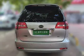 BYD M6