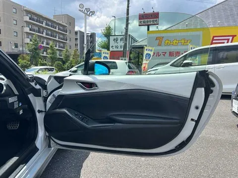 Mazda MX-5 (Roadster)