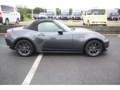 Mazda MX-5 (Roadster)