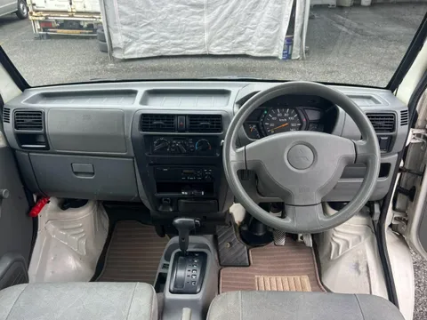 Mitsubishi Minicab Van
