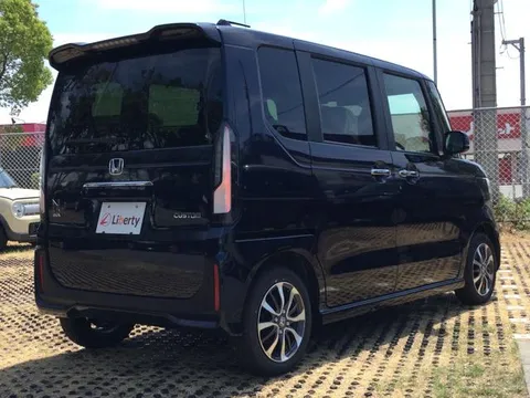 Honda N-BOX Custom