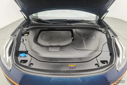 Lynk & Co 06