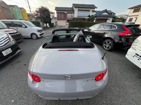 Mazda MX-5 (Roadster)