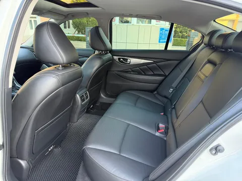 Infiniti Q50L