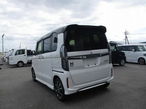 Honda N-BOX Custom