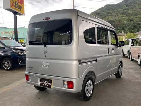 Nissan Clipper Van
