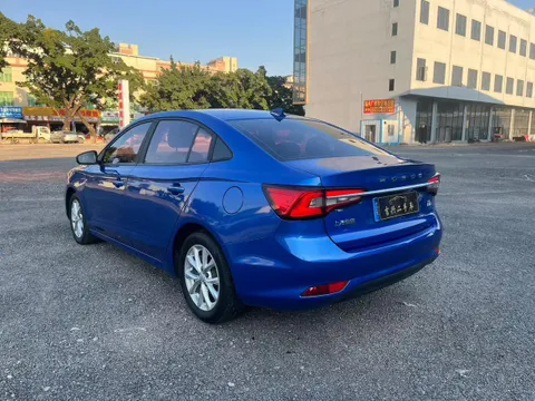 Roewe i5