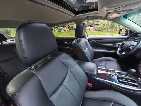 Infiniti Q70