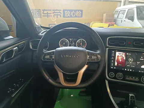 Lynk & Co 01
